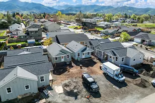 198 Gangnes Dr, Talent, OR 97540 - Photo 12