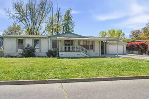 401 Bayard Dr, Grants Pass, OR 97527 - Photo 2