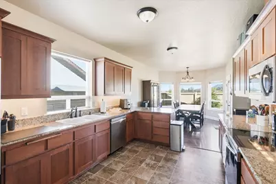 729 Amhurst Way, Medford, OR 97504 - Photo 14