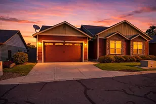 729 Amhurst Way, Medford, OR 97504 - Photo 1