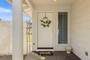 906 Brandi Way, Central Point, OR 97502 - Photo 1