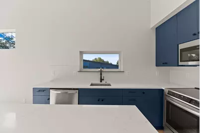 12 SW Roosevelt Avenue, Bend, OR 97702 - Photo 8