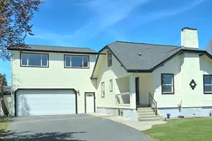 939 N Alameda Ave, Klamath Falls, OR 97601 - Photo 2