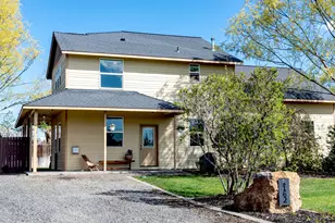 1162 SW Canyon Dr, Redmond, OR 97756 - Photo 2