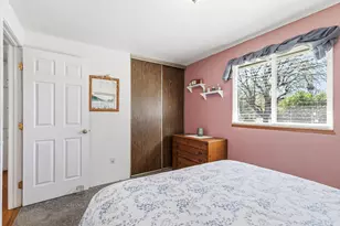 912 Mountain View Dr, Eagle Point, OR 97524 - Photo 14