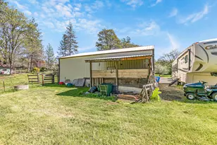 912 Mountain View Dr, Eagle Point, OR 97524 - Photo 36