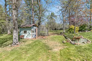 912 Mountain View Dr, Eagle Point, OR 97524 - Photo 32