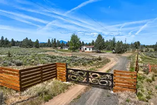 67395 Rabbitbrush Dr, Bend, OR 97703 - Photo 2