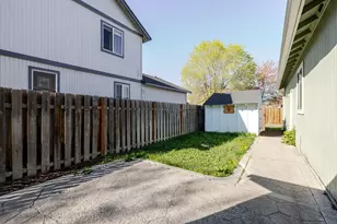 1263 NE 4th St, Redmond, OR 97756 - Photo 34