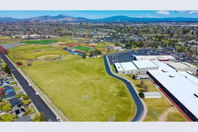 701 SW 23rd Street, Redmond, OR 97756 - Photo 2