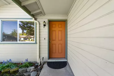 519 Glenn Way, Central Point, OR 97502 - Photo 4