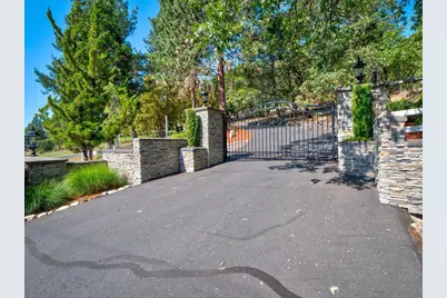 2555 Old Military Road, Central Point, OR 97502 - Photo 2