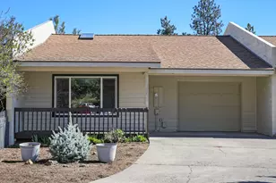 908 SE Stratford Ct, Bend, OR 97702 - Photo 2