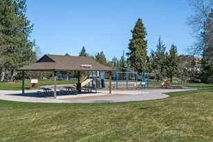 908 SE Stratford Ct, Bend, OR 97702 - Photo 22