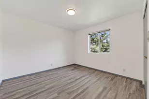 908 SE Stratford Ct, Bend, OR 97702 - Photo 16