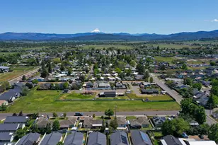 2702 Eagle Creek Dr, White City, OR 97503 - Photo 32