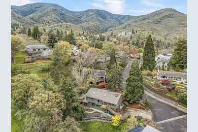 400 Fernwood Drive, Ashland, OR 97520 - Photo 2