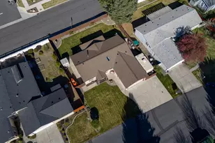 1745 NE 6th St, Redmond, OR 97756 - Photo 26