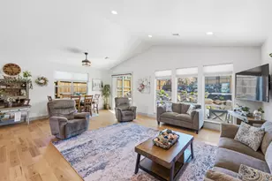 3638 SW 45th St, Redmond, OR 97756 - Photo 12