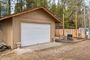 56005 Browning Dr, Bend, OR 97707 - Photo 16