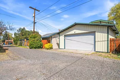 726 NW Birch Avenue, Redmond, OR 97756 - Photo 38