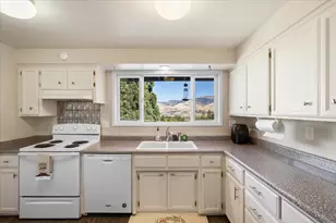 1120 Beswick Way, Ashland, OR 97520 - Photo 14