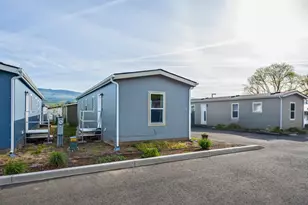 460 Arnos St, Talent, OR 97540 - Photo 4