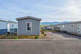460 Arnos St, Talent, OR 97540 - Photo 6