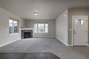 2557 NW Spruce Pl, Redmond, OR 97756 - Photo 2