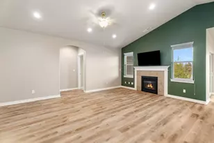 4485 SW Salmon Ave, Redmond, OR 97756 - Photo 6