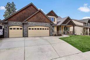 927 SE Briarwood Ct, Bend, OR 97702 - Photo 2