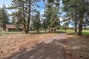 17010 Royal Coachman Dr, Sisters, OR 97759 - Photo 52