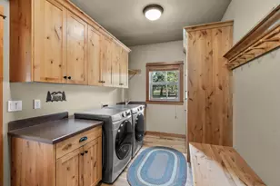 17010 Royal Coachman Dr, Sisters, OR 97759 - Photo 24