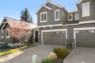 60411 Hedgewood Ln, Bend, OR 97702 - Photo 2