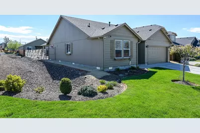 3312 NW Dogwood Avenue, Redmond, OR 97756 - Photo 2