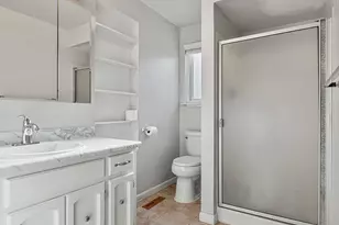 1245 Valley View Dr, Medford, OR 97504 - Photo 16