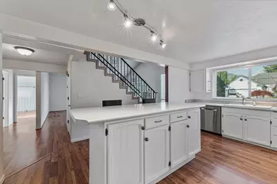 1245 Valley View Drive, Medford, OR 97504 - Photo 12