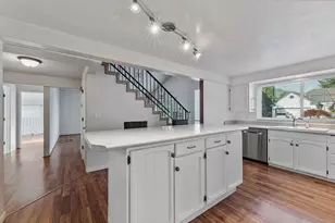 1245 Valley View Dr, Medford, OR 97504 - Photo 12