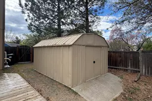 2014 NE Taylor Ct, Bend, OR 97701 - Photo 30