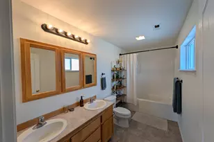 2475 NE 7th Ln, Redmond, OR 97756 - Photo 10