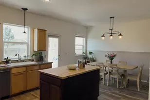 2475 NE 7th Ln, Redmond, OR 97756 - Photo 6