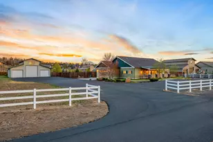 4290 NW 39th Dr, Redmond, OR 97756 - Photo 2