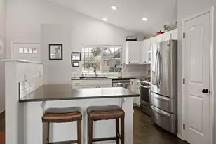 471 N Songbird St, Sisters, OR 97759 - Photo 6