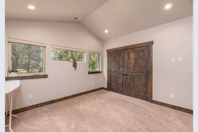 923 E Desperado Trail, Sisters, OR 97759 - Photo 14