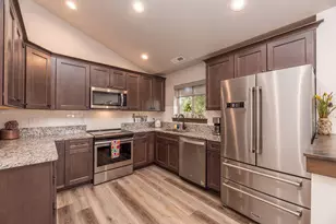 923 E Desperado Trail, Sisters, OR 97759 - Photo 6