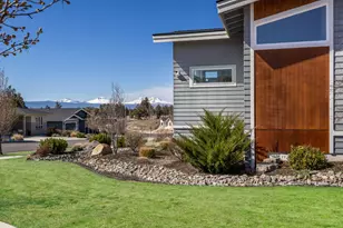 3759 SW 45th St, Redmond, OR 97756 - Photo 2