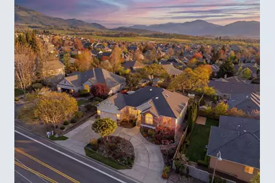 3910 Cherry Lane, Medford, OR 97504 - Photo 2