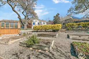 3910 Cherry Ln, Medford, OR 97504 - Photo 54