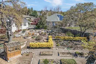 3910 Cherry Ln, Medford, OR 97504 - Photo 56