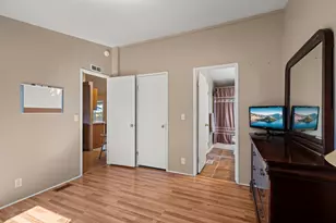 1570 S Peach St, Medford, OR 97501 - Photo 16